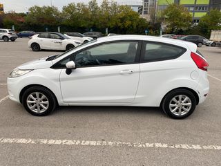 Ford Fiesta 2011-thumb-5
