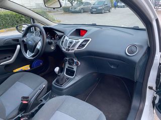 Ford Fiesta 2011-thumb-6