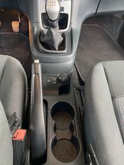 Ford Fiesta 2011-thumb-8