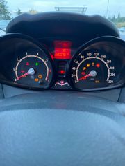 Ford Fiesta 2011-thumb-15