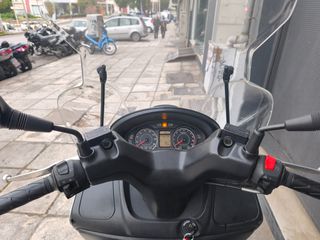 Suzuki Burgman 200 2017-thumb-5