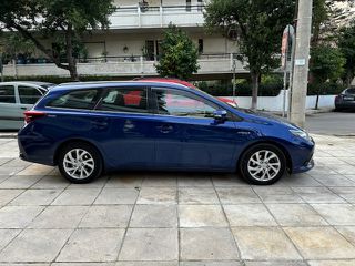 Toyota Auris 2016-thumb-1