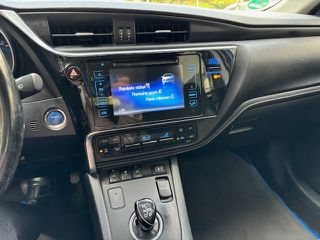 Toyota Auris 2016-thumb-8