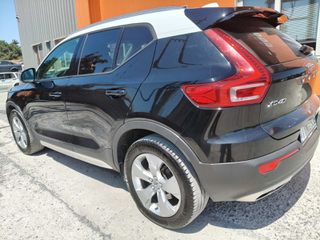 Volvo XC40 2018 D4-thumb-3