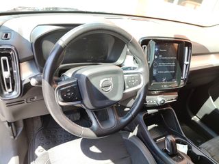 Volvo XC40 2018 D4-thumb-5
