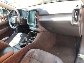 Volvo XC40 2018 D4-thumb-7