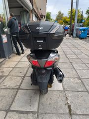 Honda Silverwing 2011-thumb-2