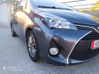 Toyota Yaris 2017 1.0 VVTI *NAVI-CLIMA-KEYLESS-CRUISE CONTROL*FULL EXTRA*-thumb-8