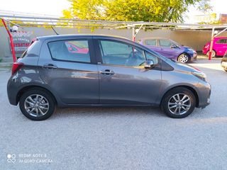 Toyota Yaris 2017 1.0 VVTI *NAVI-CLIMA-KEYLESS-CRUISE CONTROL*FULL EXTRA*-thumb-6