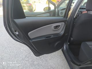 Toyota Yaris 2017 1.0 VVTI *NAVI-CLIMA-KEYLESS-CRUISE CONTROL*FULL EXTRA*-thumb-38