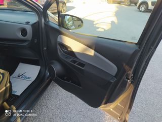 Toyota Yaris 2017 1.0 VVTI *NAVI-CLIMA-KEYLESS-CRUISE CONTROL*FULL EXTRA*-thumb-37