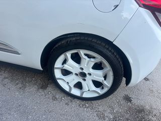 Citroen DS-3 2010-thumb-16