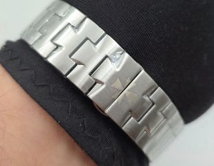 Vacheron Constantin Overseas Black dial-thumb-9