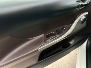Toyota iQ 2011 VVT-i-thumb-14
