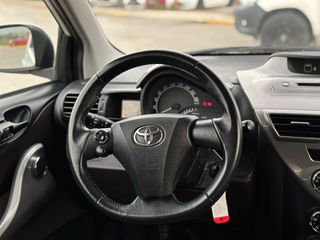 Toyota iQ 2011 VVT-i-thumb-16