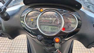 Piaggio Beverly 350 2012-thumb-5