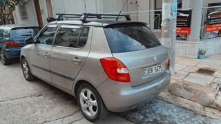 Skoda Fabia 2010 1.4 16V-thumb-2