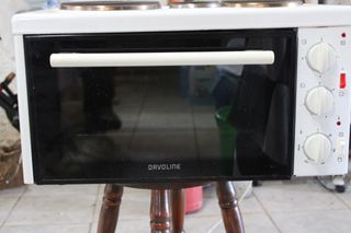 πωλείται φουρνάκι  με τρία ηλεκτρικά μάτια