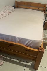 κρεβάτι ημίδιπλο από ξύλο μασίφ χωρίς στρώμα