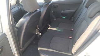 Hyundai i 10 2011 classic-thumb-4