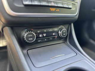 Mercedes-Benz GLA 180 2016 AMG LINE-thumb-14