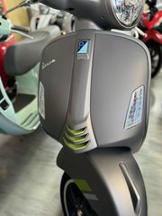 Vespa GTS Super Tech 125 2026 125 BLACK FRIDAY-thumb-1