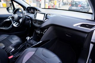 Peugeot 2008 2016 1.2 PURETECH 110 ALLURE FULL-thumb-27