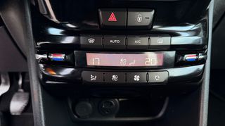 Peugeot 2008 2016 1.2 PURETECH 110 ALLURE FULL-thumb-38