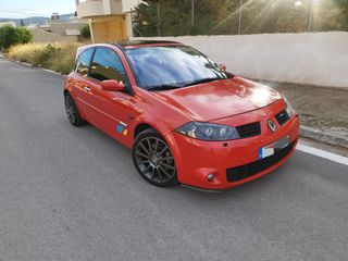 Renault Megane 2007 RS F1 TEAM-thumb-1