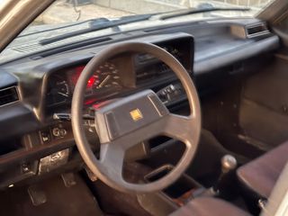 Mazda 323 1983-thumb-7