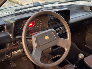 Mazda 323 1983-thumb-8