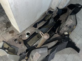 Υπάρχουν όλα τα εσωτερικά πλαστικά από το Renault Laguna II 2003, 1.8 βενζίνη, 89 kW