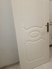 ΠΟΡΤΑ ΕΣΩΤΕΡΙΚΗ ΛΑΚΑΡΙΣΤΗ ΛΕΥΚΗ ΜΕ ΠΕΤΟΥΓΙΕΣ ΚΟΜΠΛΕ ΟΛΟΚΑΙΝΟΥΡΓΙΑ. ΣΕ ΤΙΜΗ ΧΑΡΙΣΜΑ