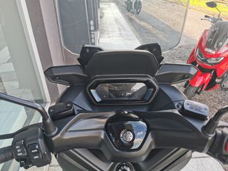 Yamaha XMAX 300 2023-thumb-6