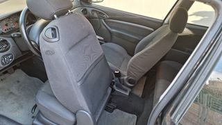 Ford Focus 2002-thumb-1