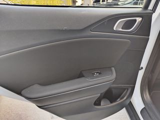 Kia XCeed 2022 1.5 160hp 48V HYBRID OPTIMUM-thumb-25