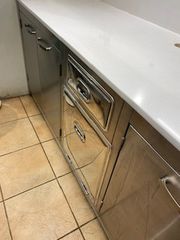 Πάγκος εργασίας inox με καπάκι λευκού γρανίτη