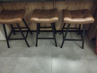 Σκαμπό μεσαία χειροποίητα Ρήγα