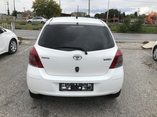 Toyota Yaris 2010-thumb-1