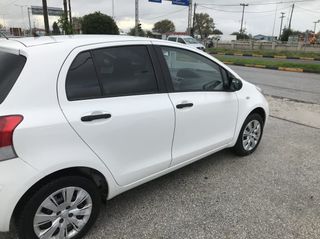 Toyota Yaris 2010-thumb-15