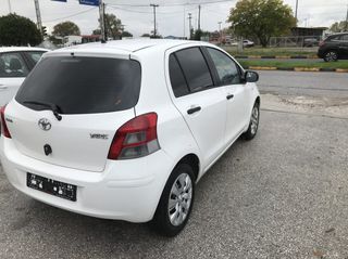Toyota Yaris 2010-thumb-17