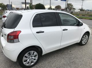 Toyota Yaris 2010-thumb-16