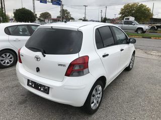 Toyota Yaris 2010-thumb-19
