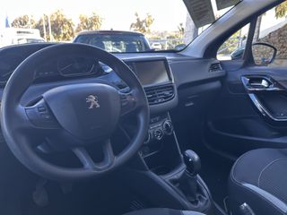 Peugeot 208 2015-thumb-10