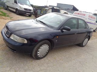 Audi A4 1997-thumb-4