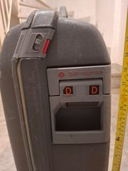 Samsonite grey suitcase in very good condition-thumb-1