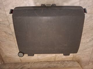 Samsonite grey suitcase in very good condition-thumb-4