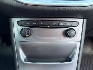 Opel Astra 2016-thumb-18