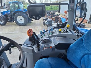 Τρακτέρ New Holland 2010 T 7030 SUPER STEER-thumb-7