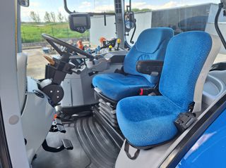 Τρακτέρ New Holland 2010 T 7030 SUPER STEER-thumb-6